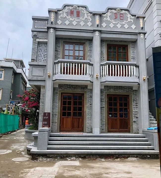 咖啡没有水的包容性，别什么都加进去：龟苓膏、咸柠七…