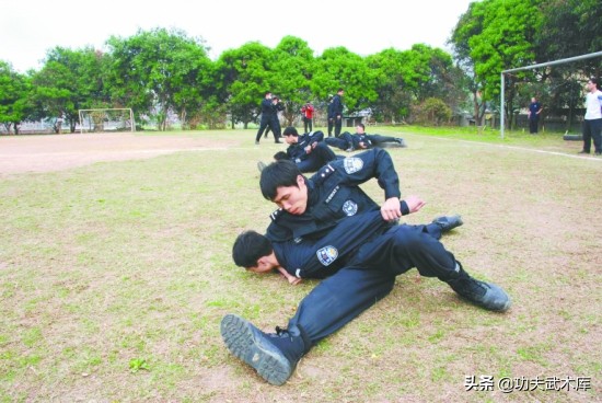 徒手抢夺菜刀,徒手抢夺刀具