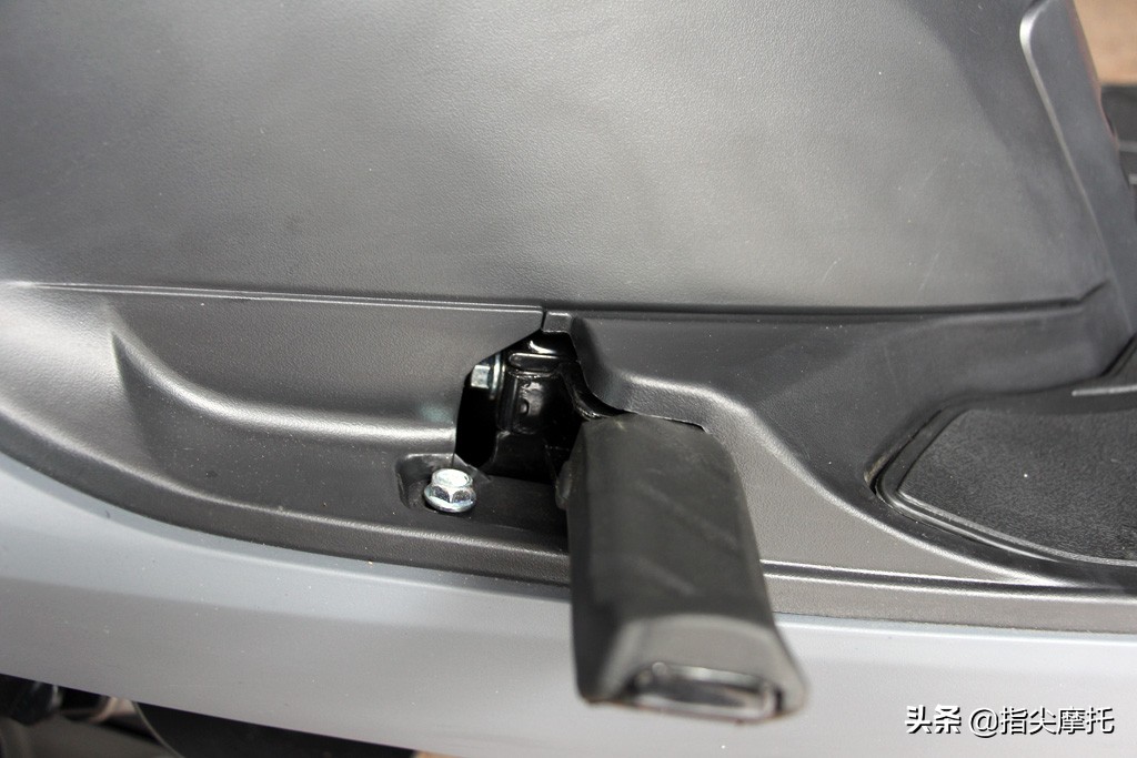 被忽视的都市精灵，经济环保的王野睿御国四电喷摩托车