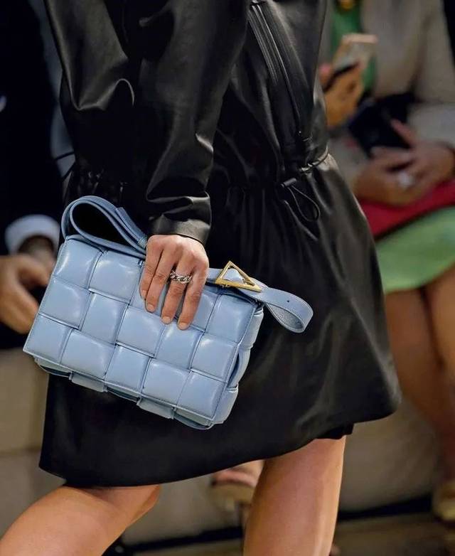 这件单品玩转所有秋季穿搭,每一个单品都是简单的基础款