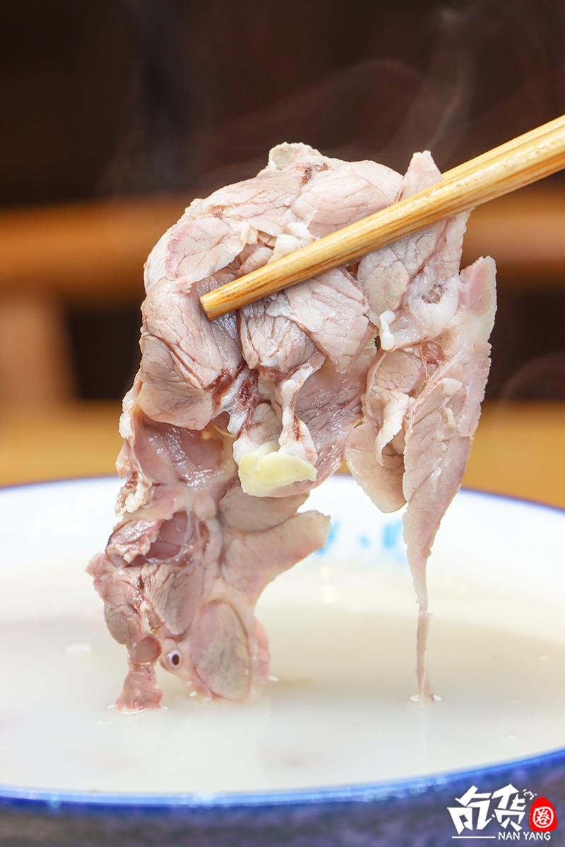 南阳这家羊肉汤，每天卖出200碗！进门先排队，羊肉包子抢着吃