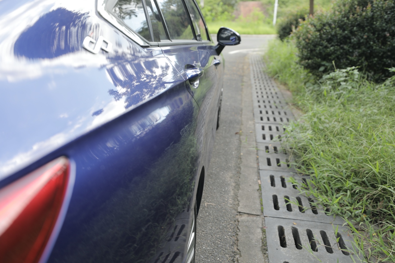 试驾新款红旗h5,红旗h5值得买吗有哪些缺点