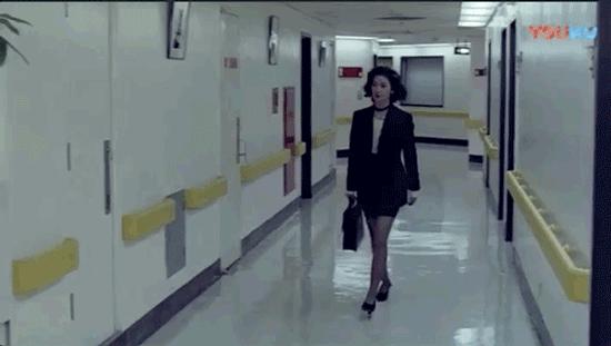 那个卖口红的YSL，教会女孩不色情的穿黑*袜丝**