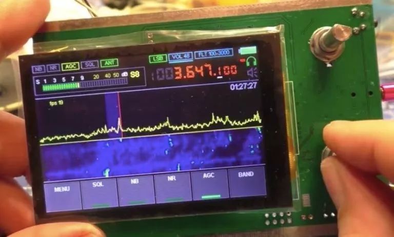 Malahit-DSP：俄罗斯潜在的经典便携式SDR接收机？50KHz-2GHz