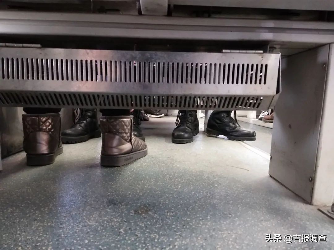 气温持续偏低!长春市民反映乘坐轻轨冻手冻脚,到底是怎么回事?