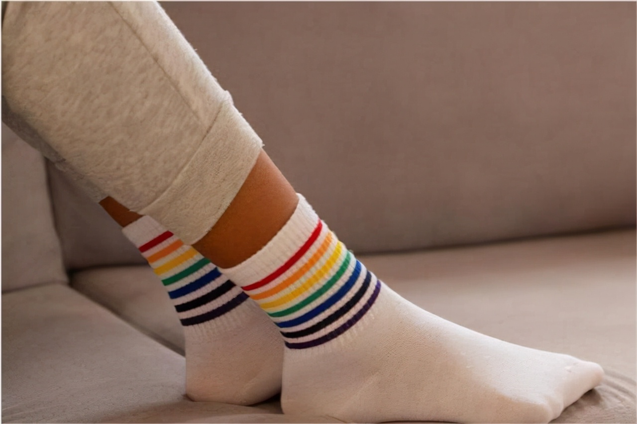 日本人穿袜子的原因,穿袜子睡觉日本人长寿