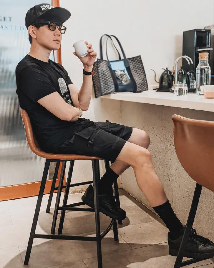 花5000块钱买个猪蹄子鞋穿,我已经跟不上潮流了…