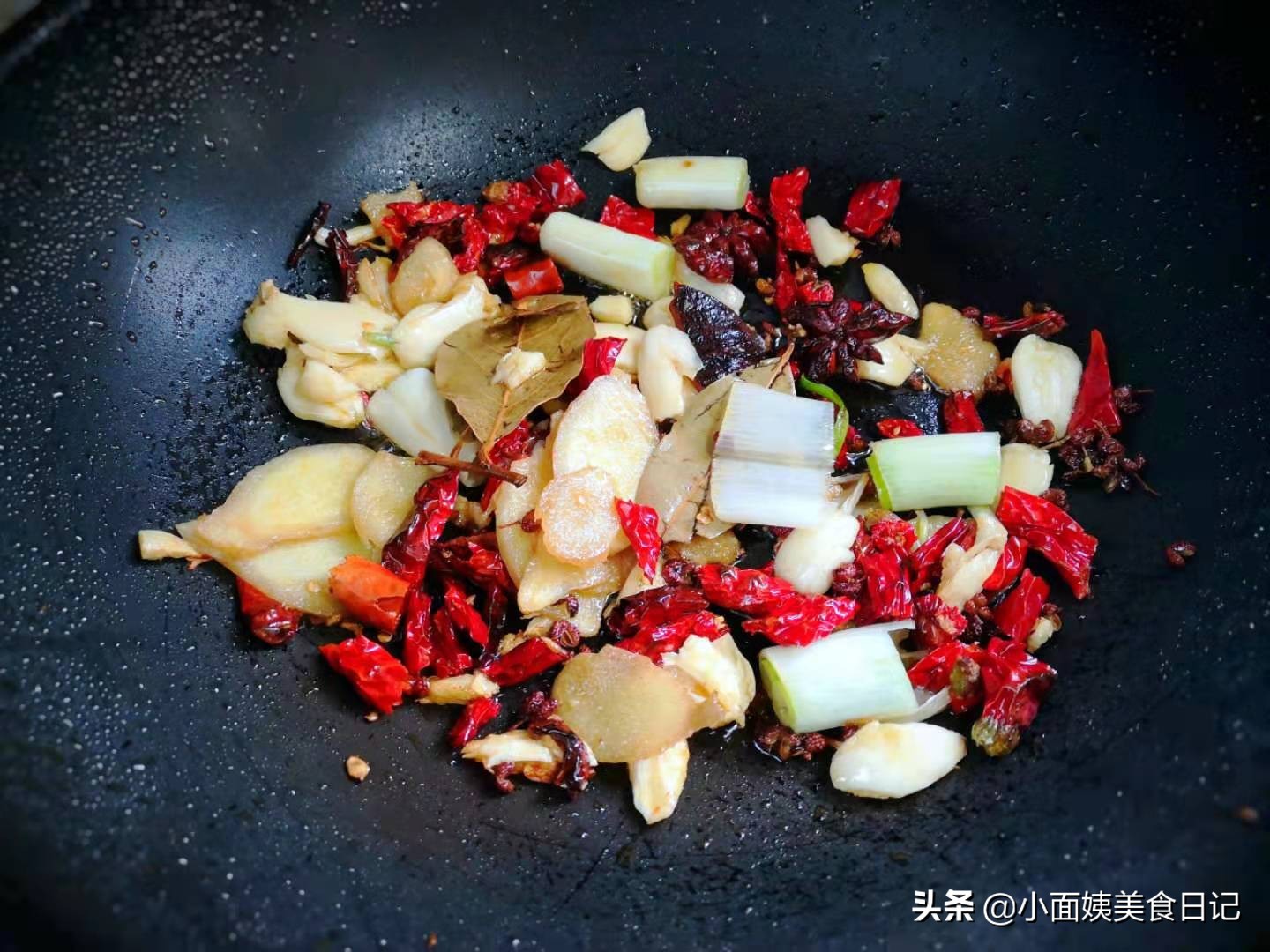 过年了,教你做一道土豆烧鸡的做法,味道不输大盘鸡,做法超简单