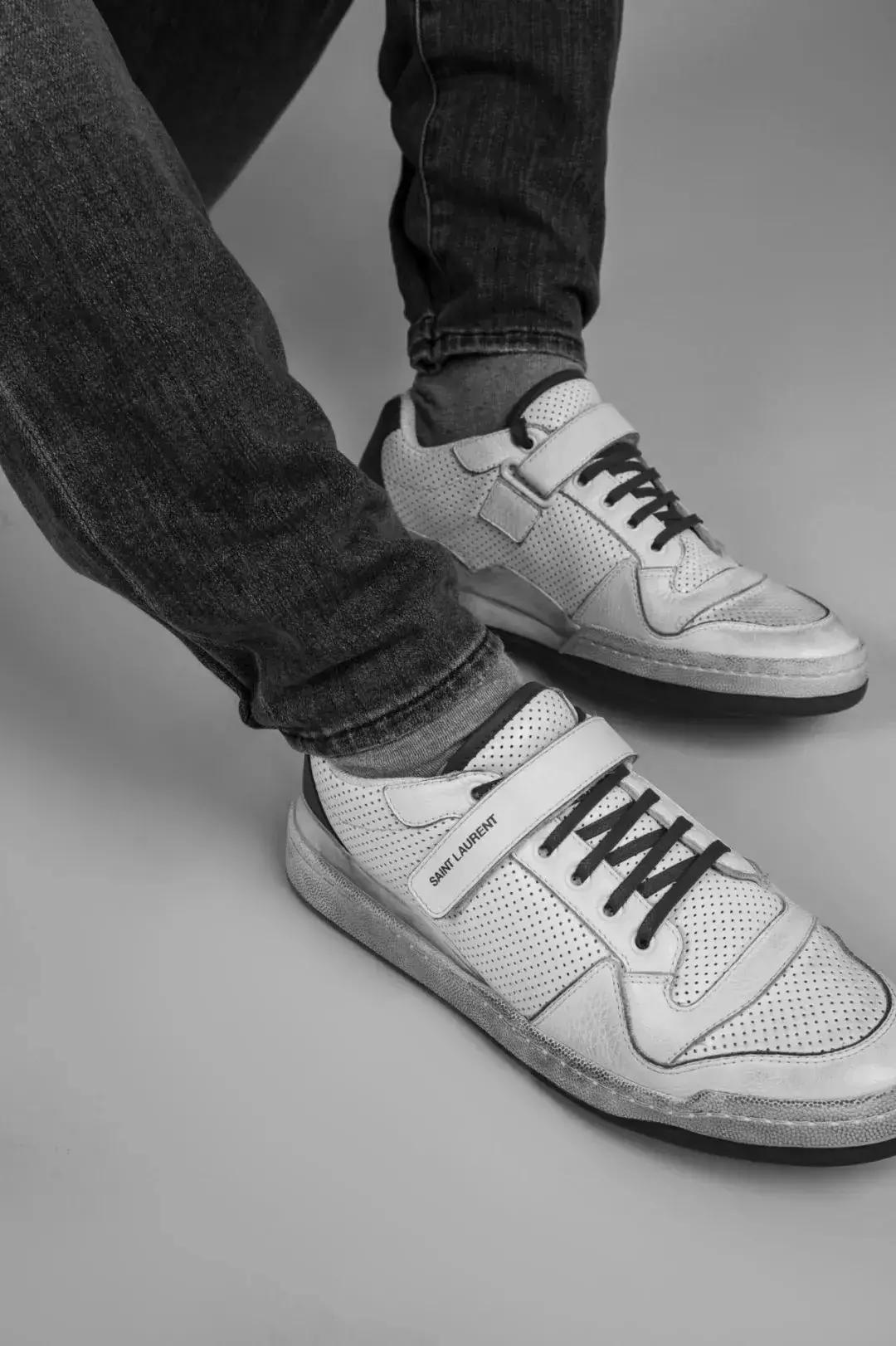 旧风格服装,穿上一件风格不同于以往的衣服