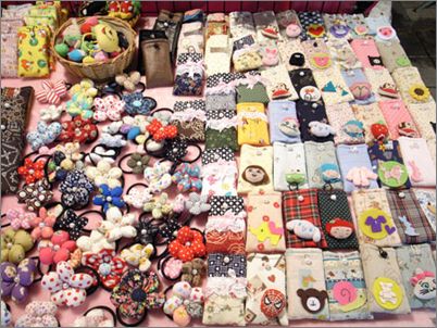 摆地摊能赚钱吗卖小东西,摆地摊卖衣服如何赚大钱