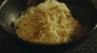 落雪电影推荐：看得人饿，笑得人乐，深夜别看周冬雨的美食喜剧