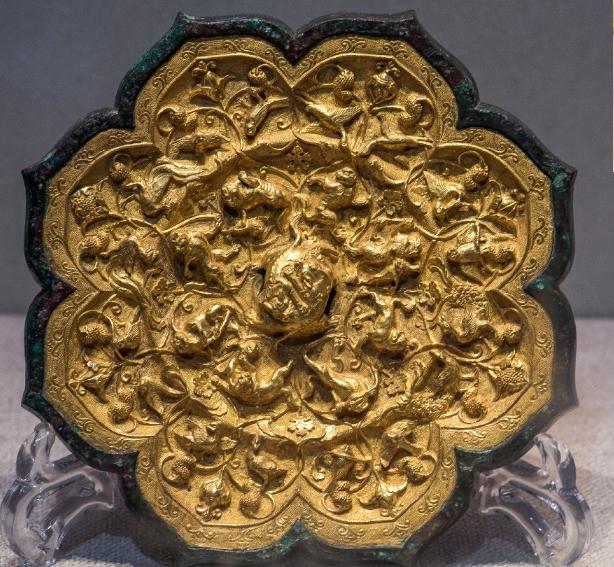 你见过铜镜里的LV吗?深藏古墓的盛唐宝镜,连皇帝送礼都爱选它