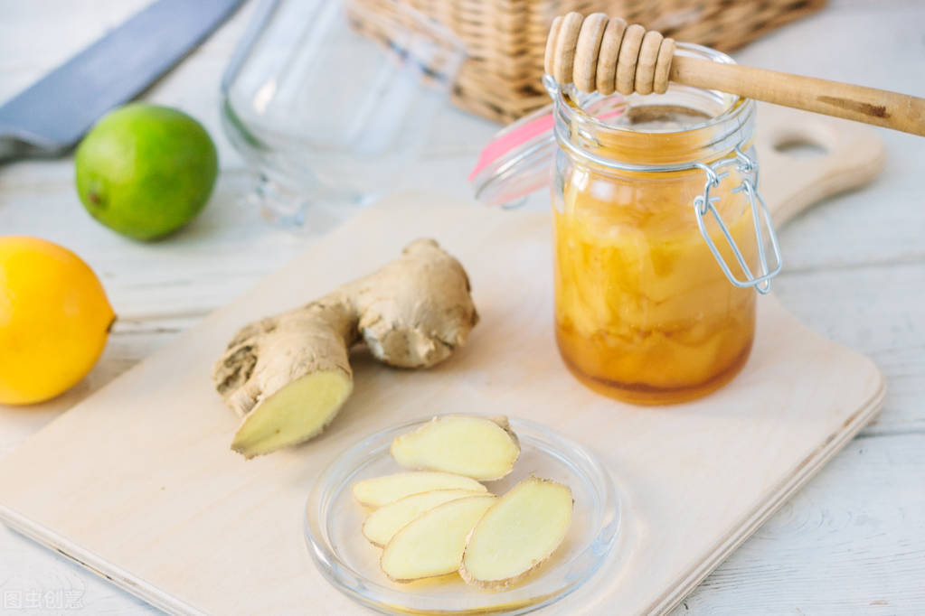 生姜放冰箱里发霉了还可以用吗,生姜发霉的切掉