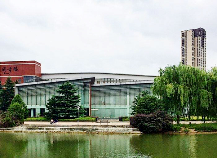 桃李不言下自成蹊：江苏省锡山高级中学