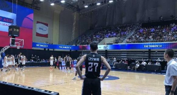 19分15篮板辽宁新星不断爆发,15分钟爆砍28分15篮板2米2