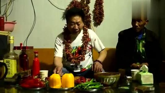 中国辣王李永志吃碎辣椒配白酒,中国辣王李永志讲哪里最能吃辣椒