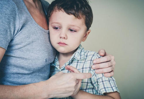 家长对孩子贴标签的影响,家长骂孩子笨蛋