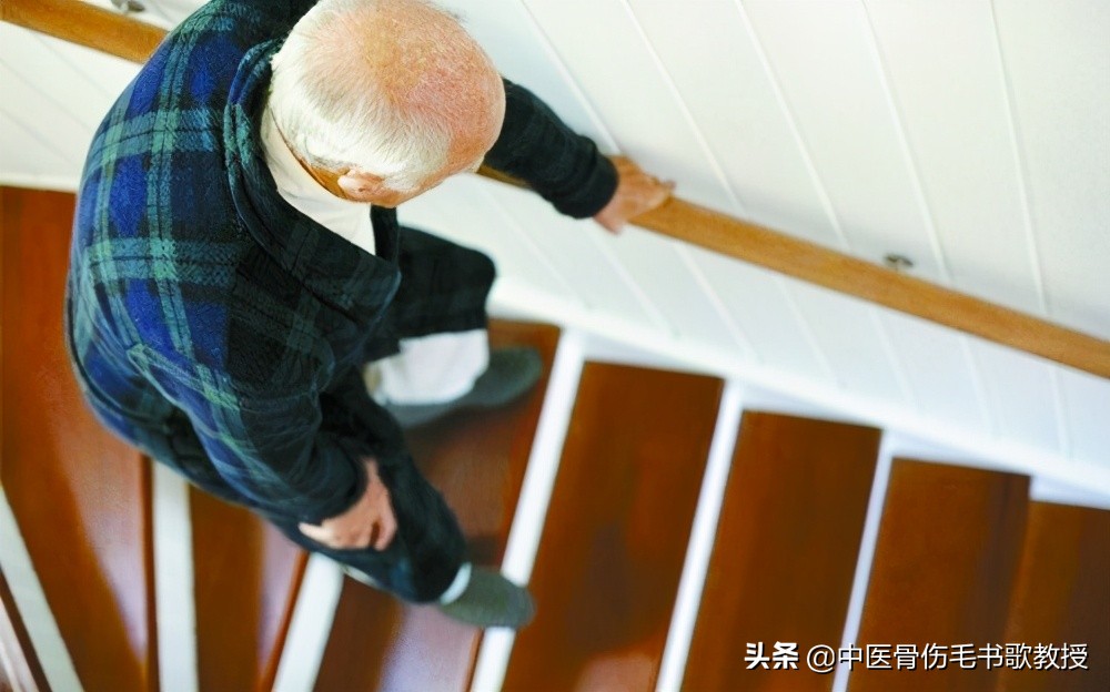 手指关节痛属于风湿还是类风湿,手指关节僵硬膝盖都疼是什么病兆