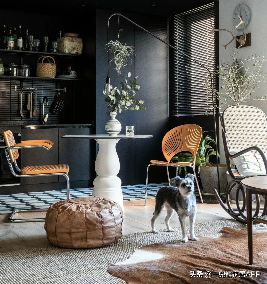 黑色直纹橱柜装修效果图,入门玄关橱柜效果图