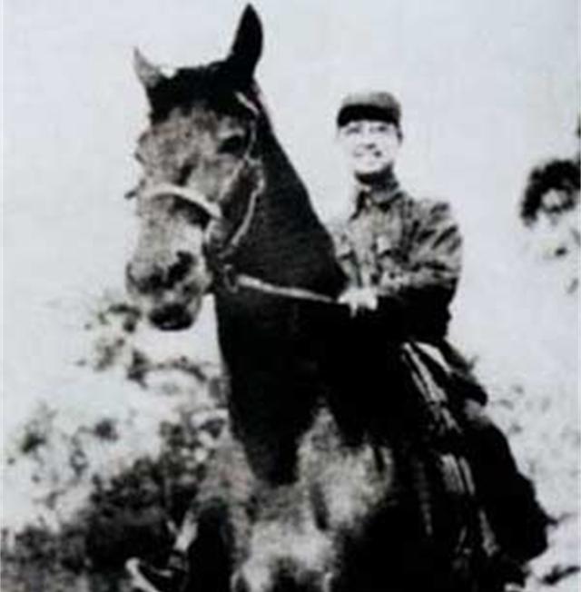 陈赓幽默风趣,曾给彭德怀下套让他喝酒,却因毛主席一玩笑说话结巴