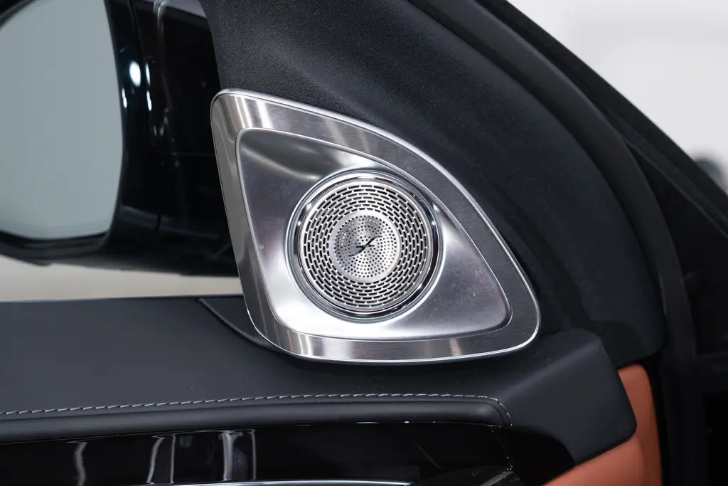 来感受一下梅赛德斯奔驰柏林之声,梅赛德斯eqs柏林之声