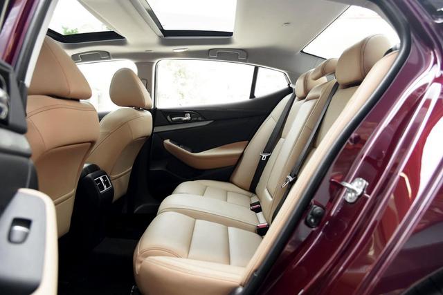 日产西玛海外改款来袭还值得买吗,外观不输百万车