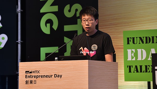 讲一下创业的故事,想创业要看谁