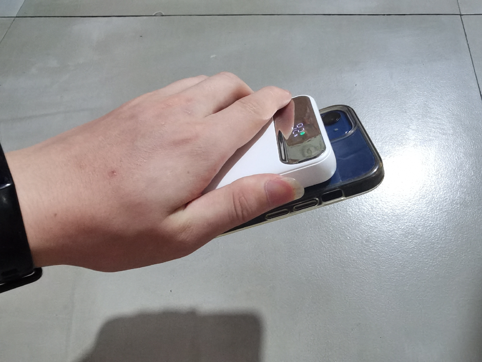 磁吸充电宝实测无线充最新款,无线磁吸快充充电宝测评