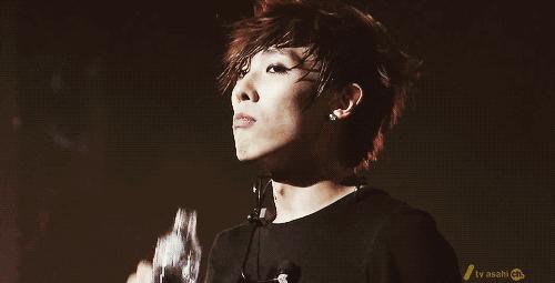 睡前喝水多会导致眼袋更大吗,睡前大量喝水为啥会加重眼袋