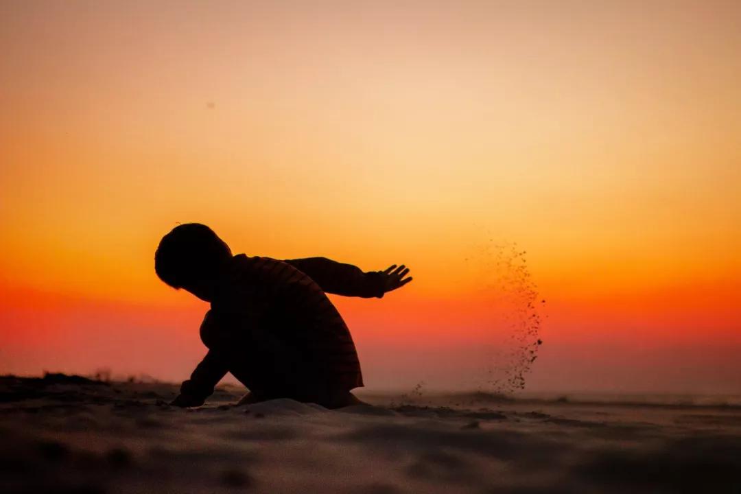 亲妈鼓励下儿子偷牛被判死刑：“为什么生了我却不好好教育我？”