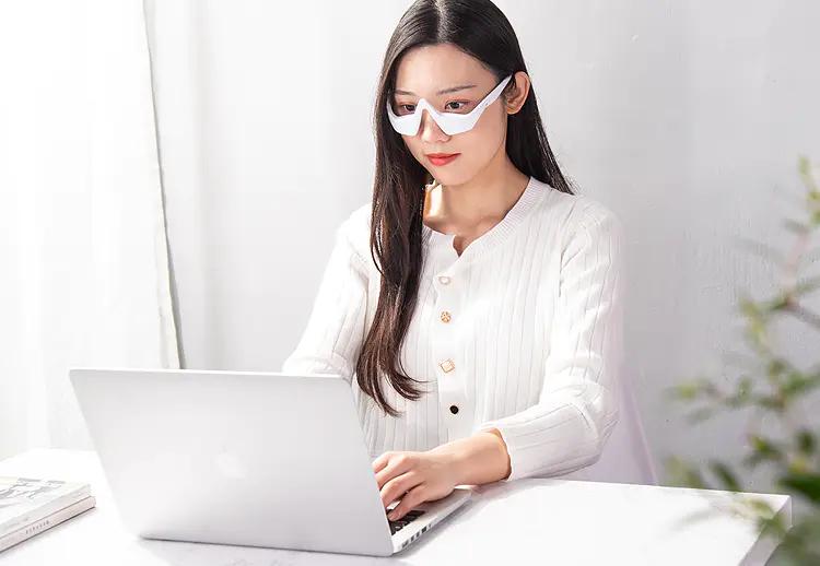 能放进包包的“美容院”，随时淡纹护眼，素颜美女少不了它