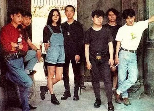 49岁窦唯近照曝光依然仙风道骨,窦唯到底是仙儿还是落魄