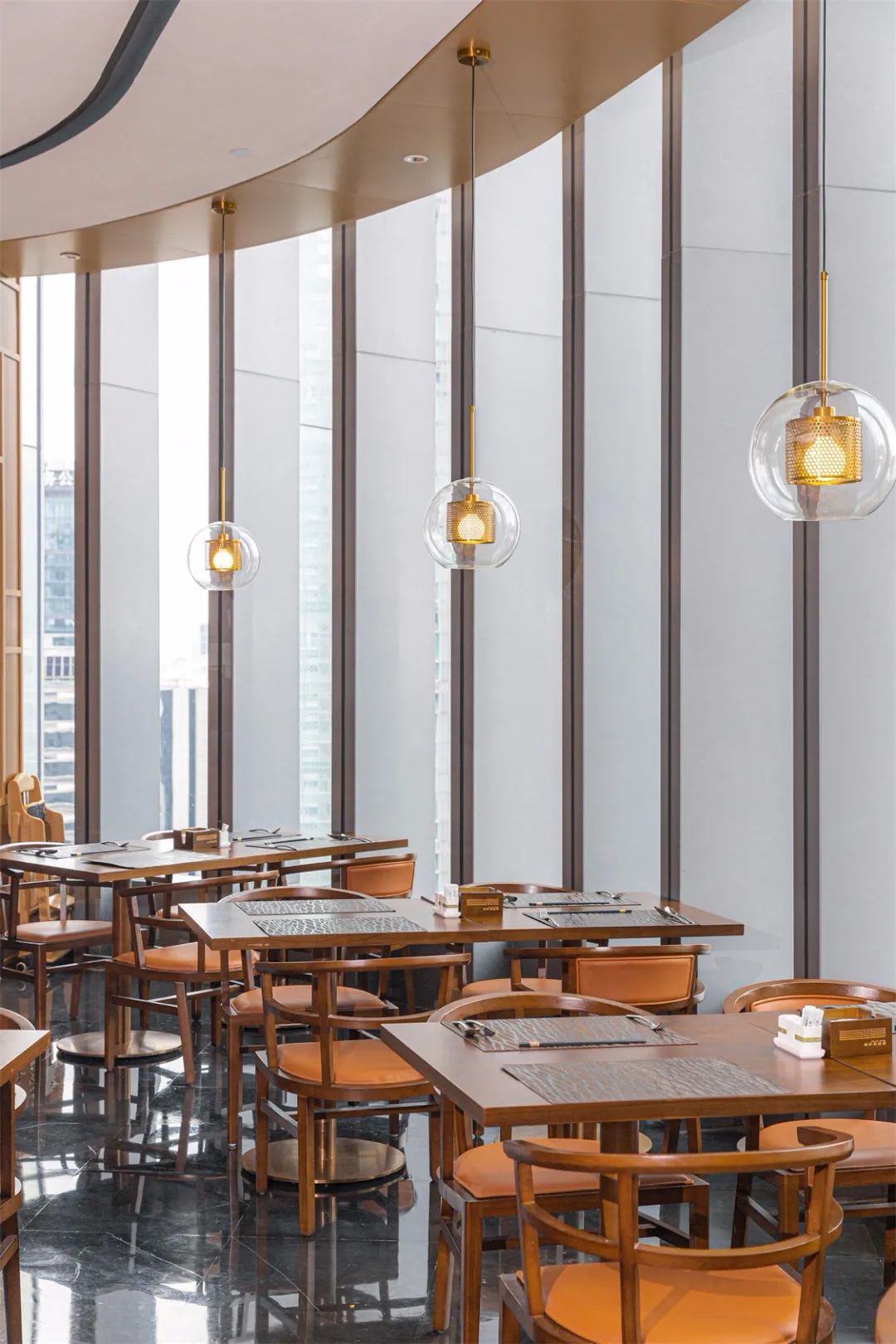 五一上海空中旋转餐厅自助餐,一家超有性价比的自助餐厅