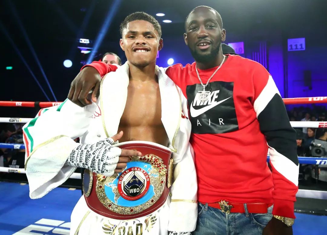 羽量级徐灿对手,羽量级新王