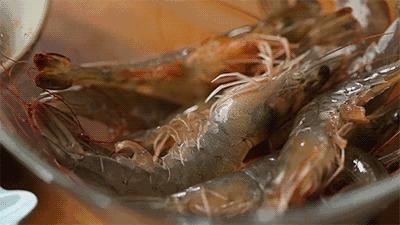 不管活虾还是冻虾，都别直接下锅！牢记这3点保证虾肉香嫩无腥味