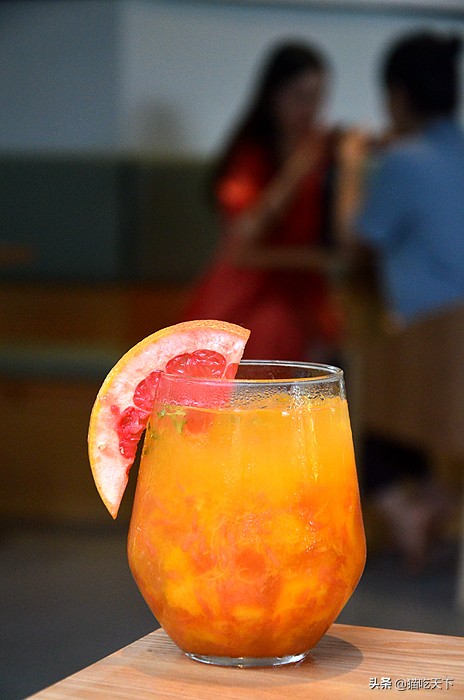 手推咖啡车起家，这家咖啡厅有何秘诀，七年开店遍布鹭岛？