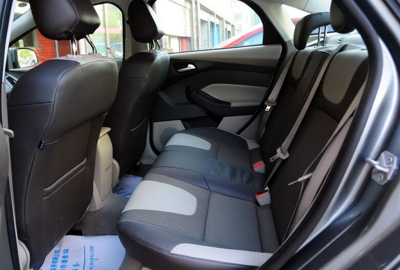 6万公里车况正“年轻力壮”的12款三厢福克斯5万多划算吗