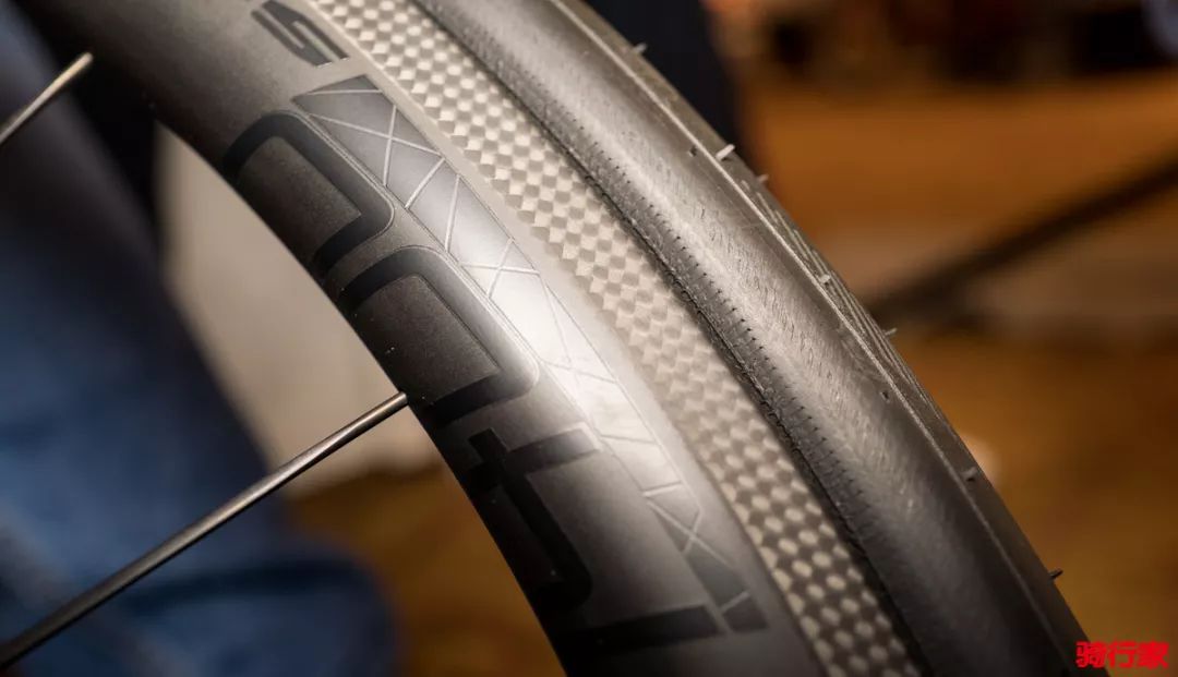 拒绝四溅的补胎液，教你优雅地改装/安装真空胎！