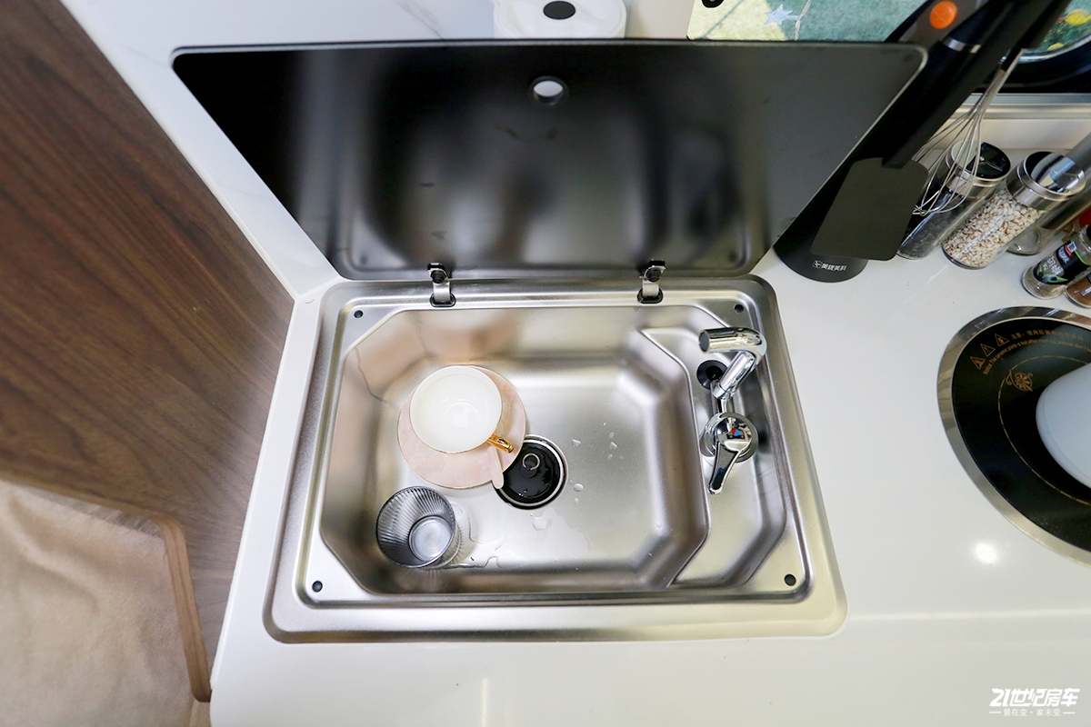 上汽大通maxusv90别墅版房车,大通原厂v90c型房车2021旗舰款