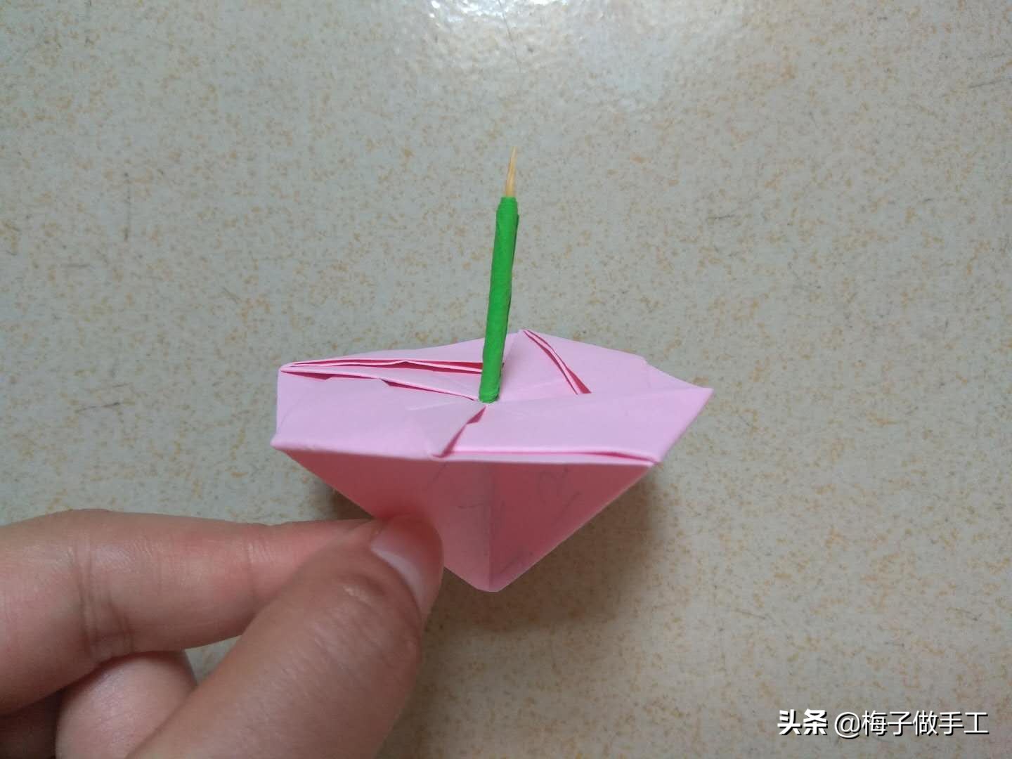 简易折纸小陀螺不用胶水一张纸,折纸小玩具一张纸超简单陀螺