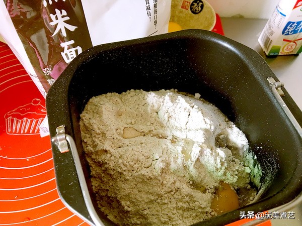 神秘的面包,黑米椰蓉五谷杂粮饼