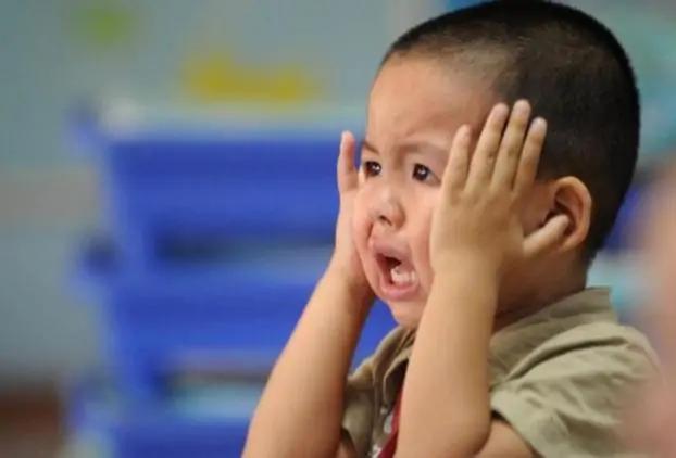 8岁小孩子抽搐最快的解决法,11岁孩子突然抽搐如何急救