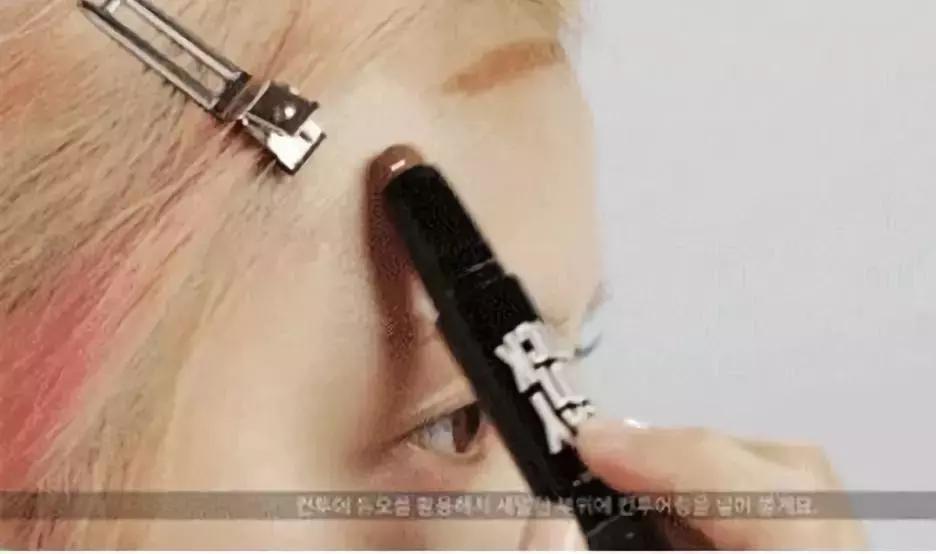 脸大头发卷发际线高怎么化妆,方圆脸脸大戴眼镜怎么化妆好看