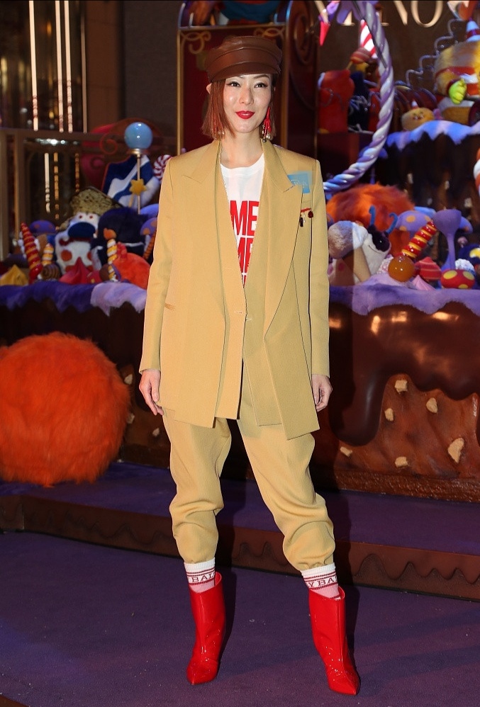 郑秀文红色豹纹西装,郑秀文的西装造型