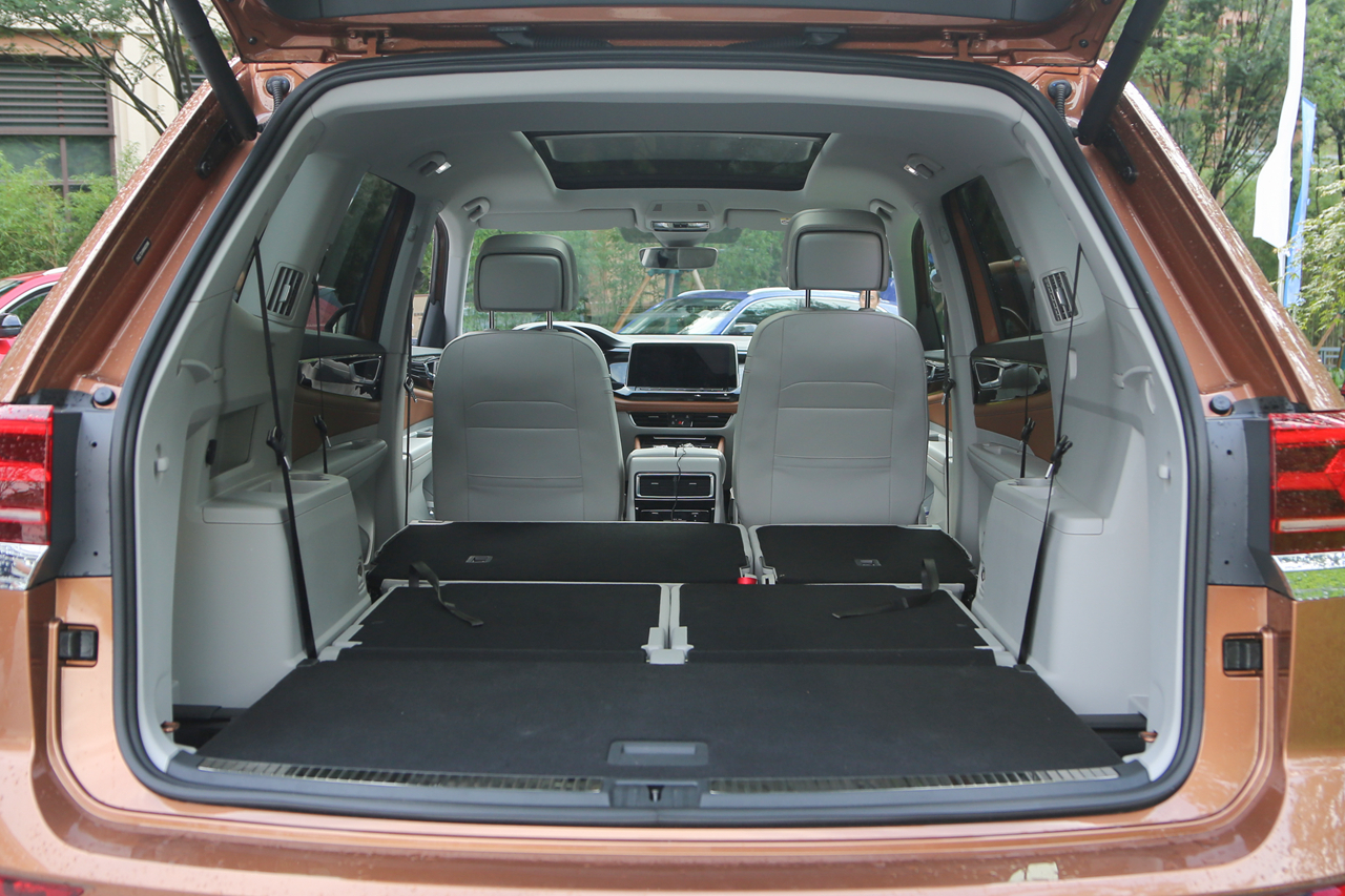 试驾｜全新途昂家族内饰终于改变，给躺平青年打个样儿