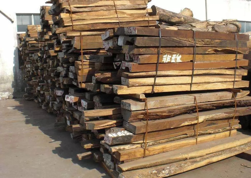 非洲酸枝只是一种实木，不属于红木！大家不要再被骗了！