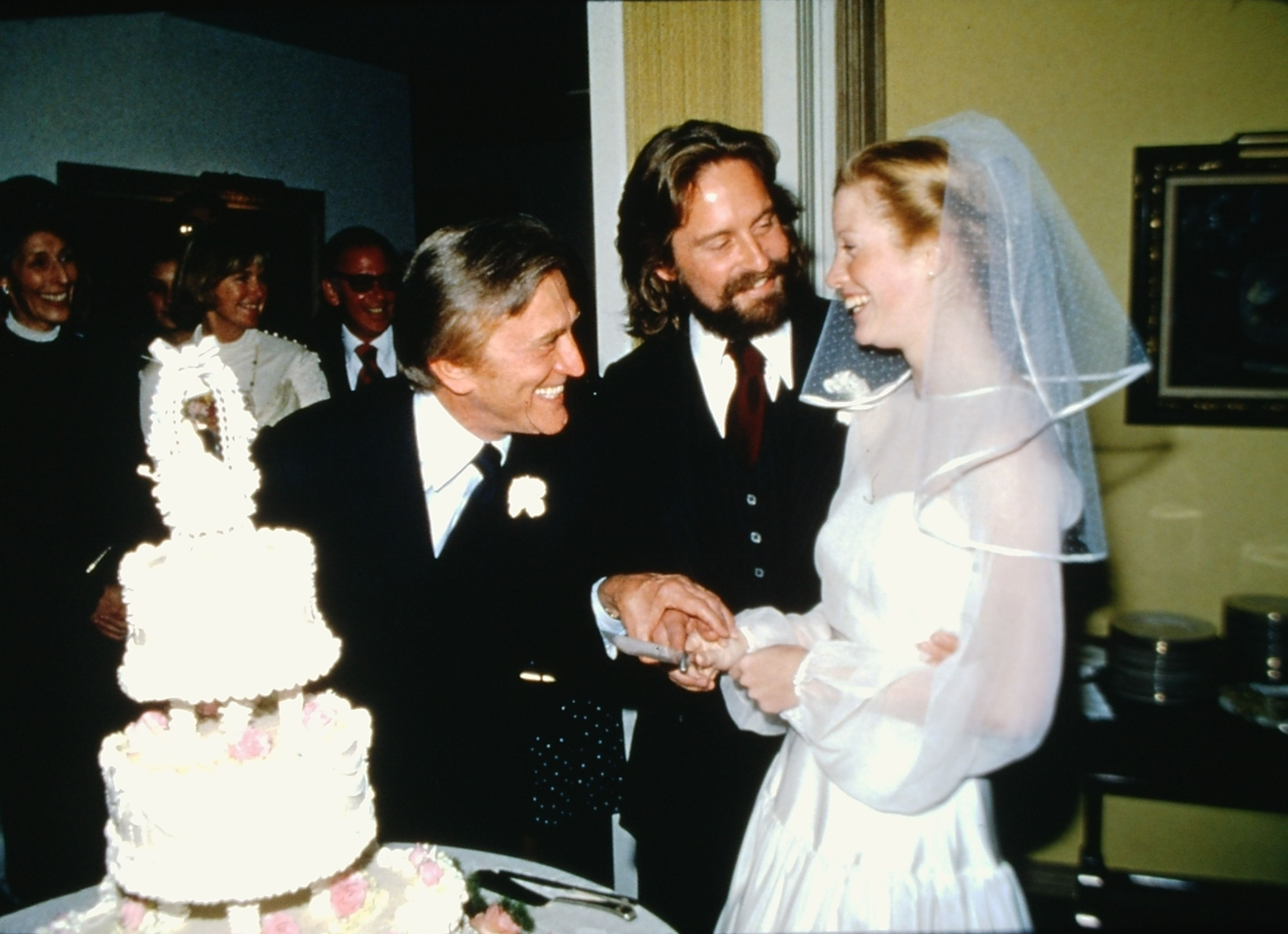 泽塔琼斯:和大25岁老公像同龄人,女儿没她漂亮,儿子遗传高颜值