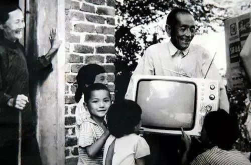 电视机的hdmi接口什么样,电视usb接口和hdmi有什么区别