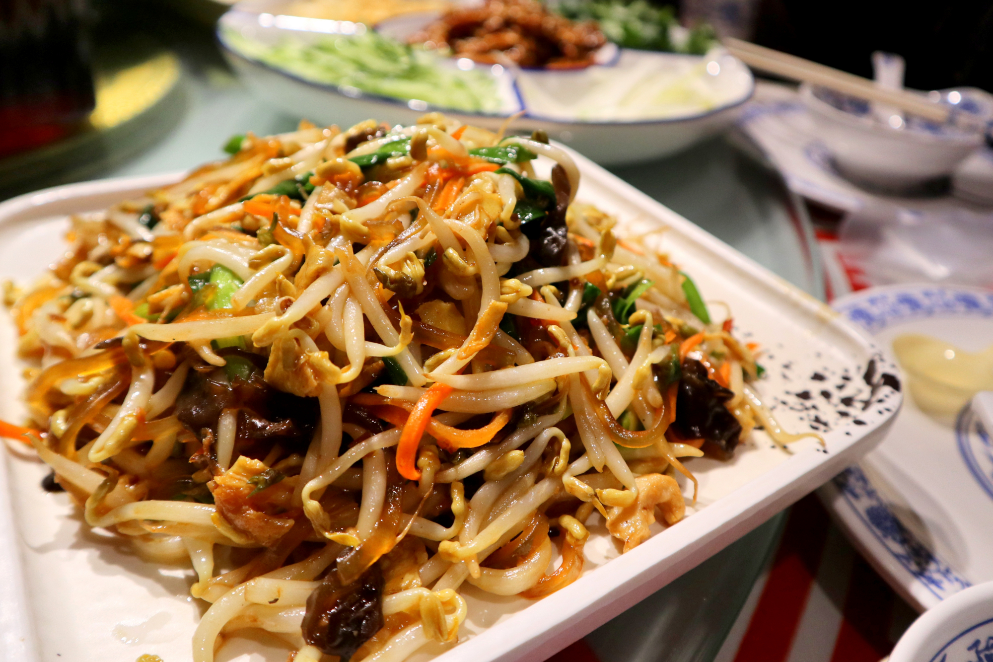 青岛这家北京菜有点牛，一张春饼一天能买几千张，卷肉卷菜都好吃