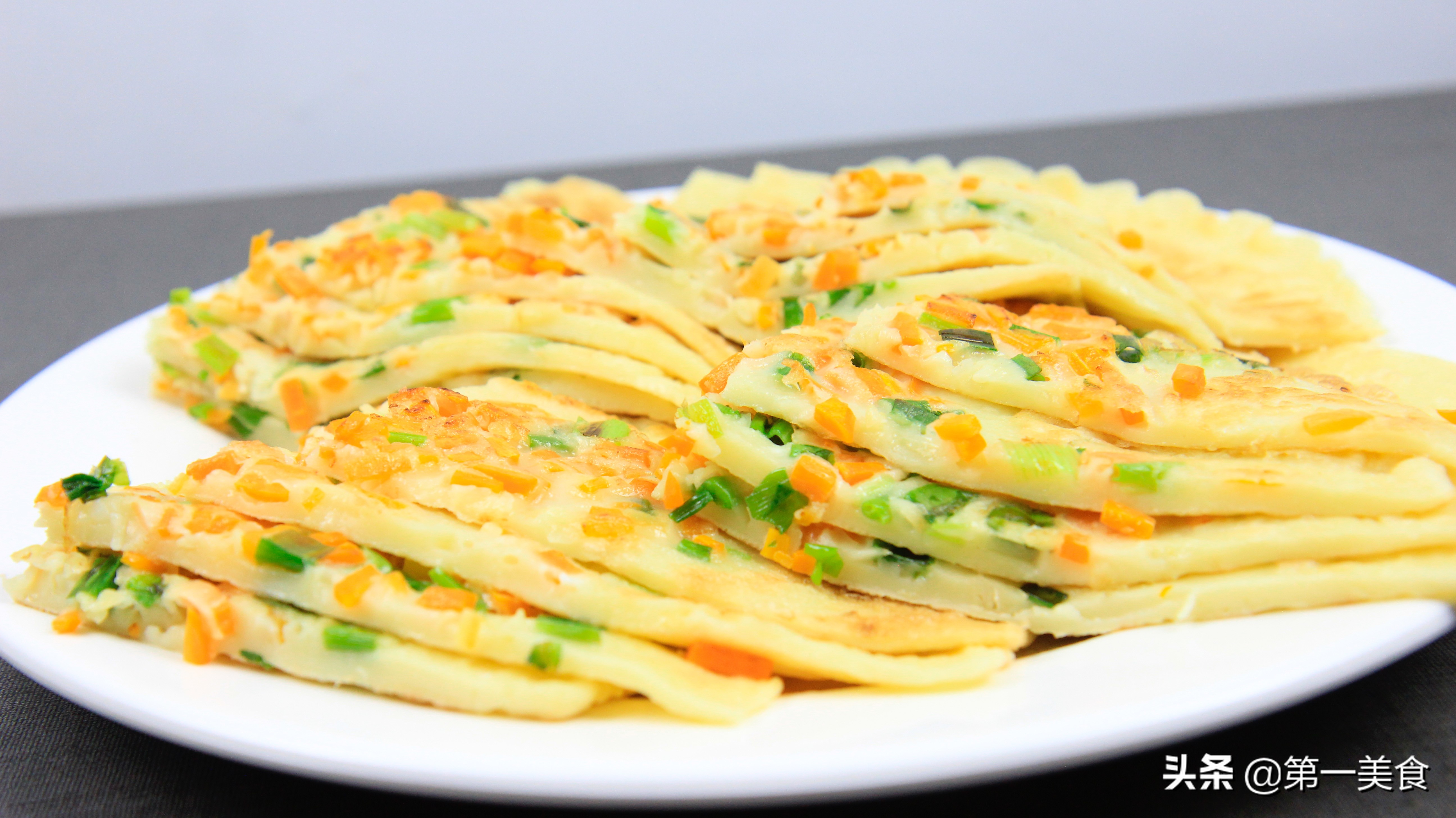 鸡蛋煎饼怎么做松软酥脆,一碗面粉两个鸡蛋独家做法